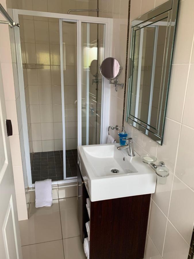Leighton Court Hotel Newcastle Bagian luar foto