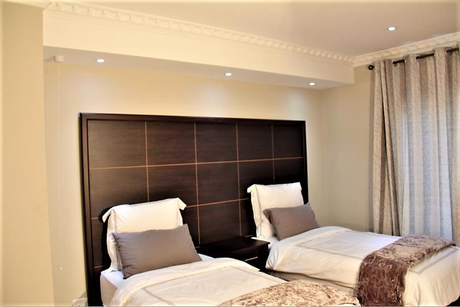 Leighton Court Hotel Newcastle Bagian luar foto